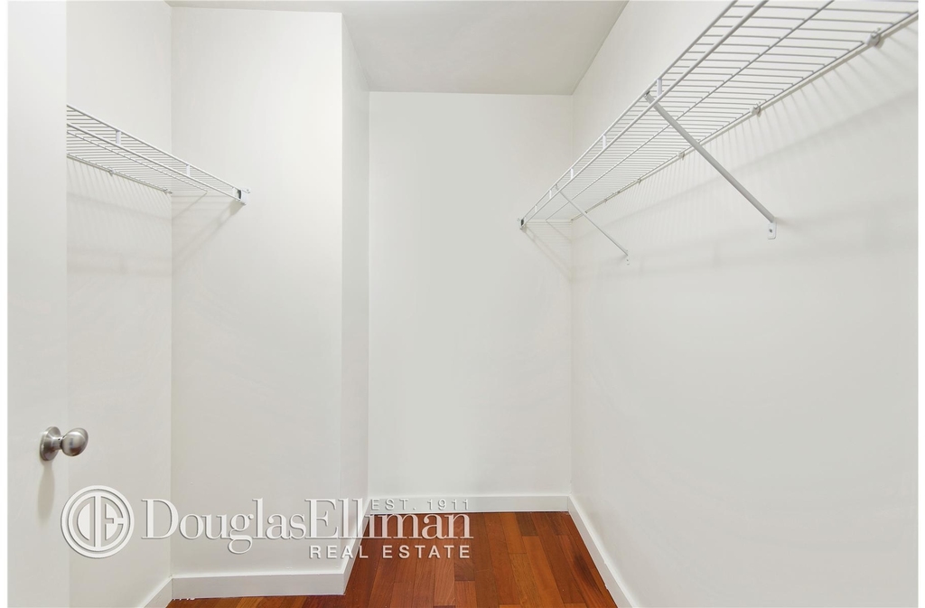 1481 Fifth Ave - Photo 2