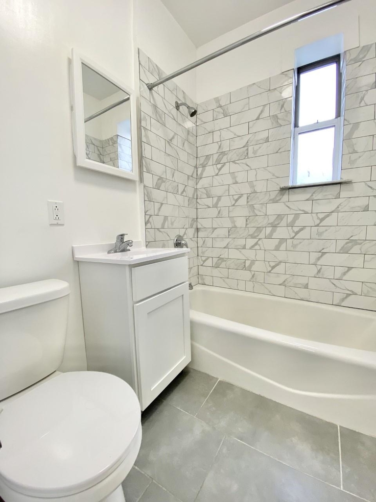 2100 Beekman Pl - Photo 3