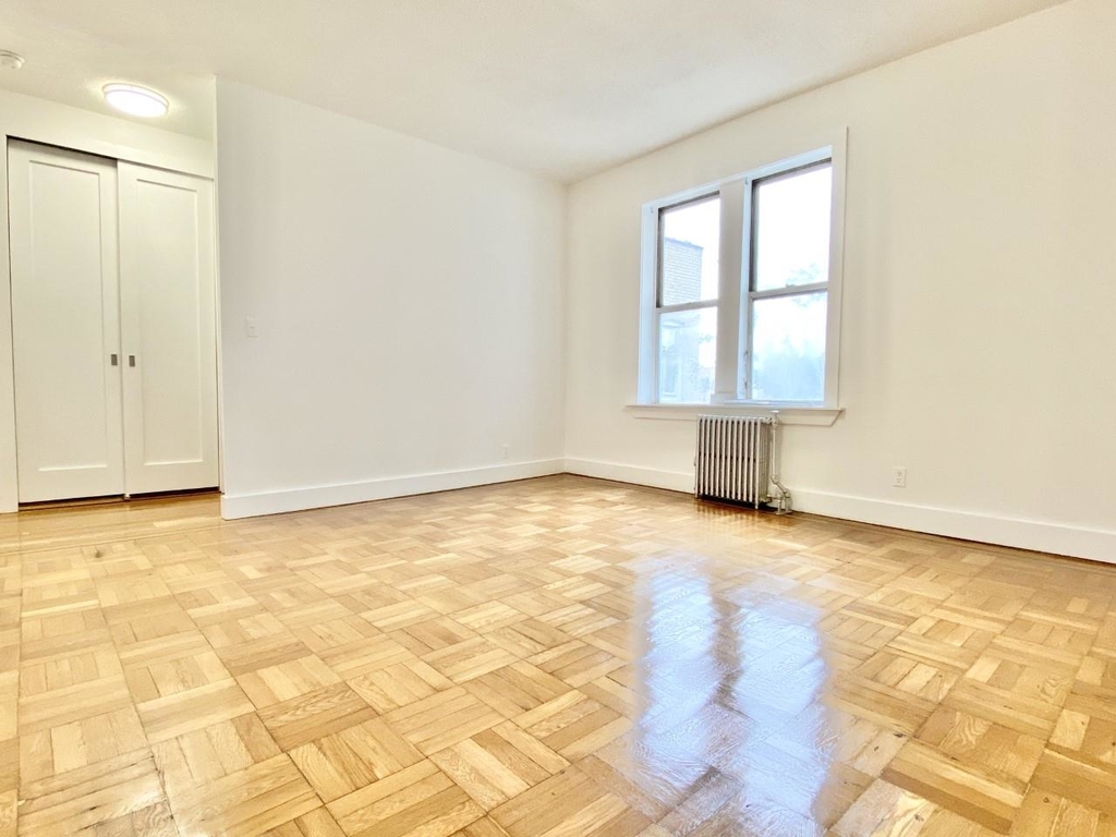 2100 Beekman Pl - Photo 0