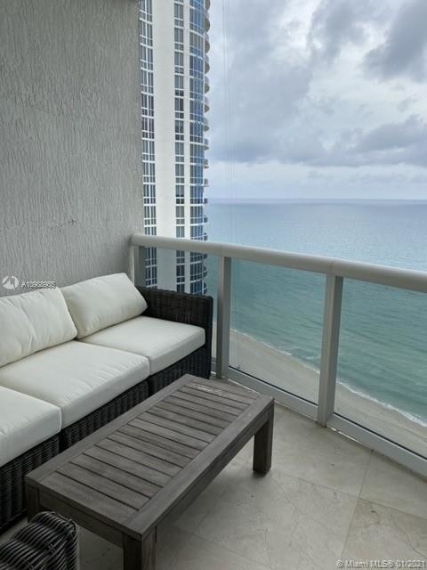 15901 Collins Avenue - Photo 31