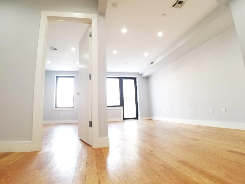 971 Lafayette Avenue - Photo 3