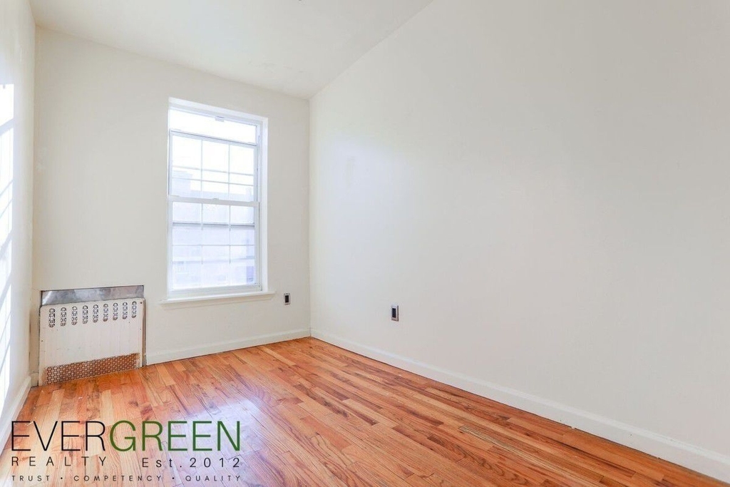 525 lafayette ave - Photo 3