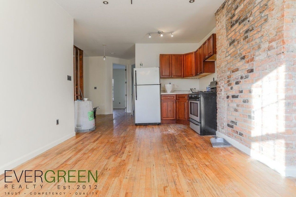 525 lafayette ave - Photo 1