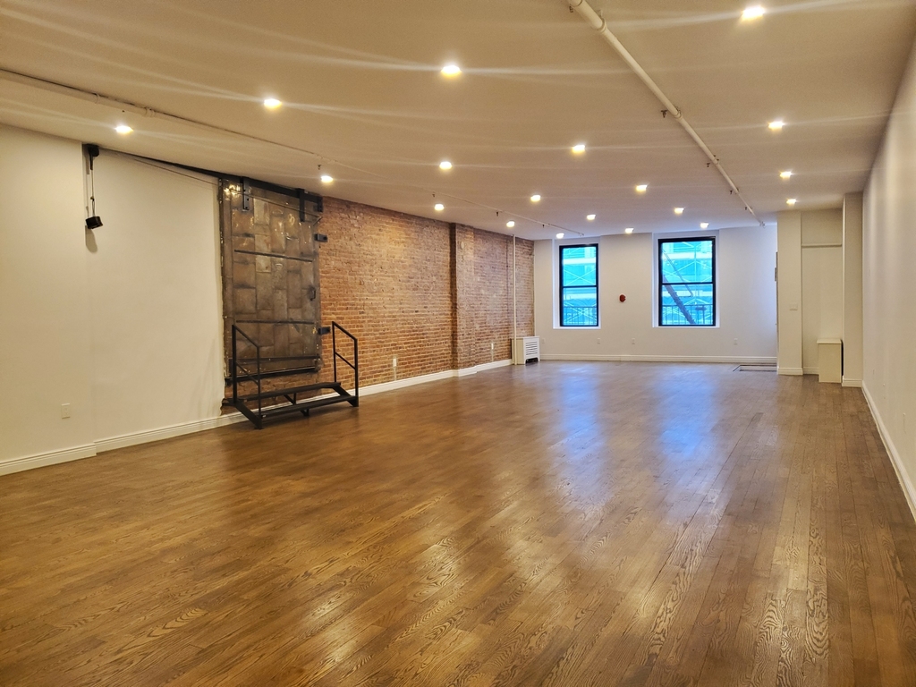 812 Broadway - Photo 3