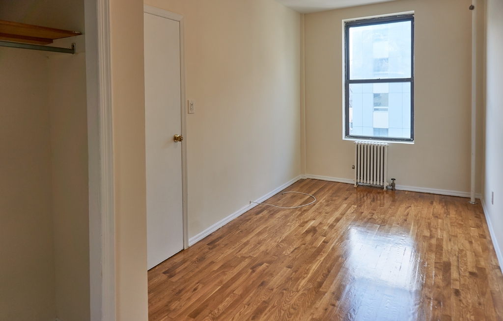 24-35 Steinway Street - Photo 14