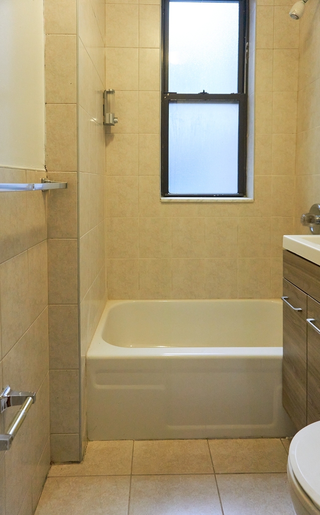 24-35 Steinway Street - Photo 12