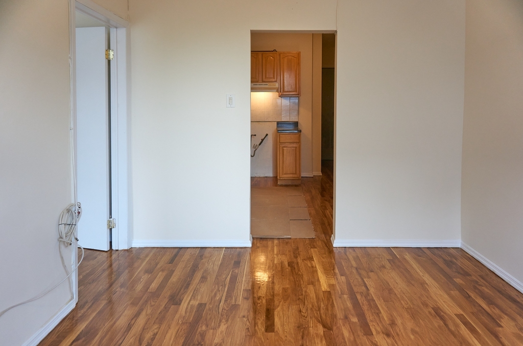 24-35 Steinway Street - Photo 13