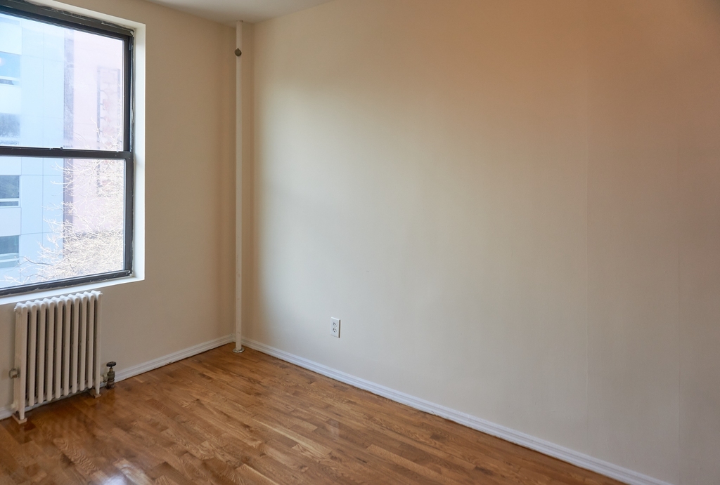 24-35 Steinway Street - Photo 11