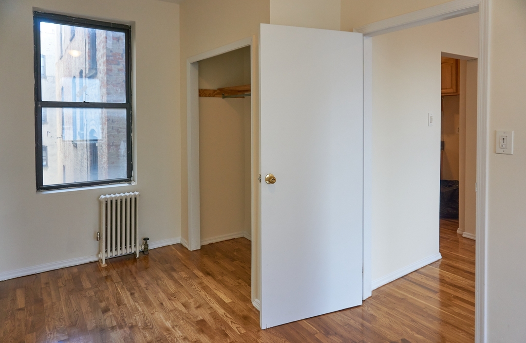 24-35 Steinway Street - Photo 9