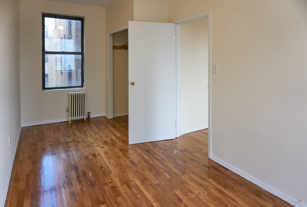 24-35 Steinway Street - Photo 17