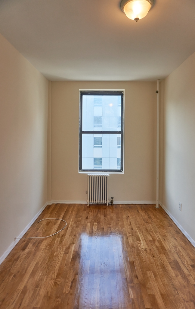 24-35 Steinway Street - Photo 7