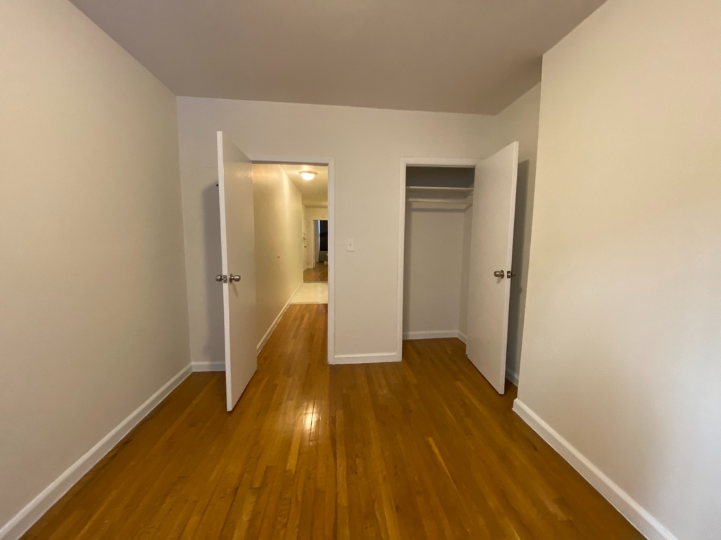 405 West 49th Street - Photo 8