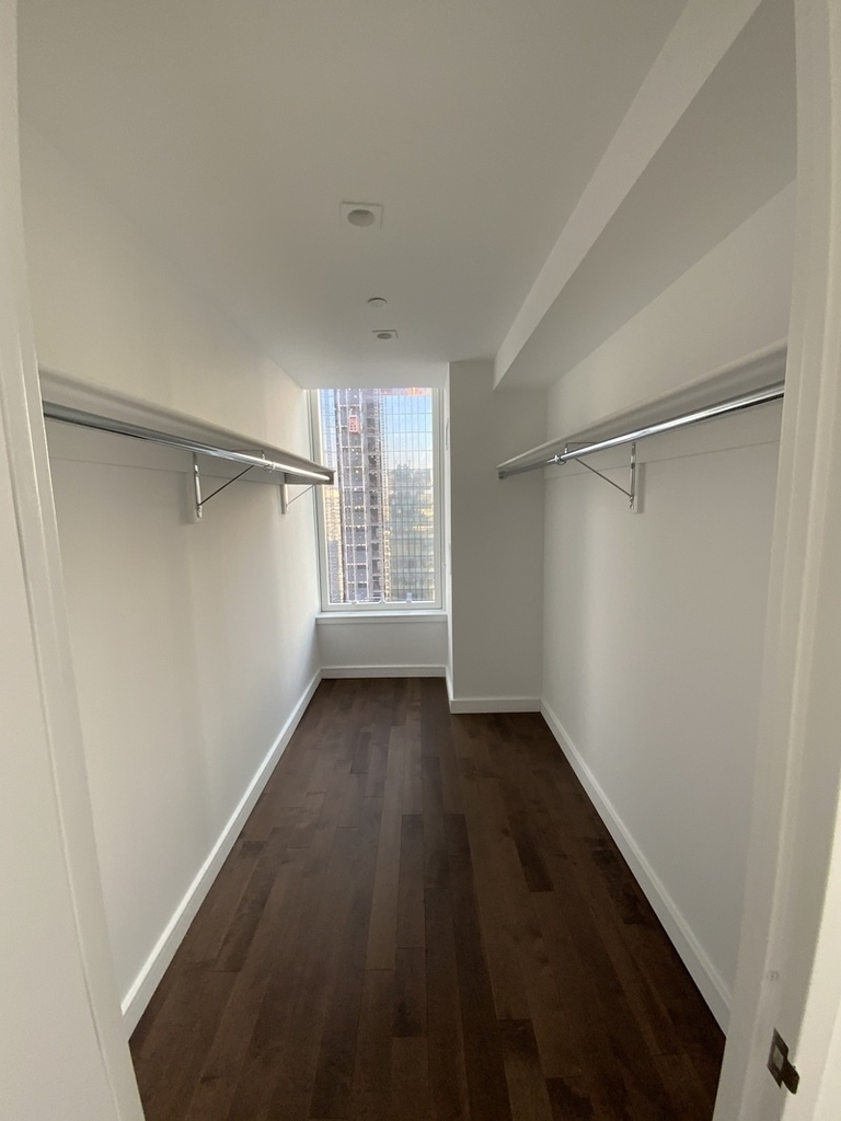 515 West 36th Street - Photo 3