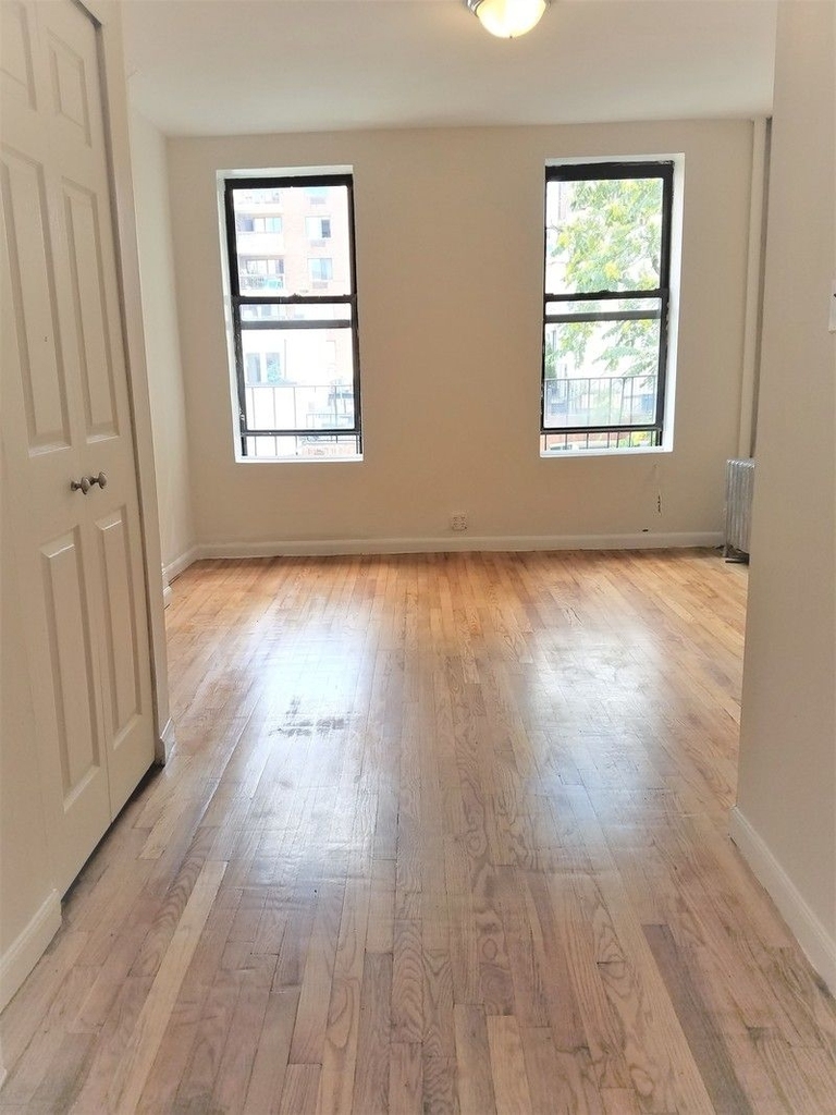 217 E 29th - Photo 0