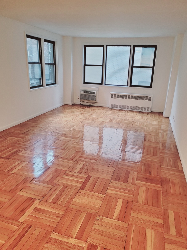 150 East 18th Street - Photo 1