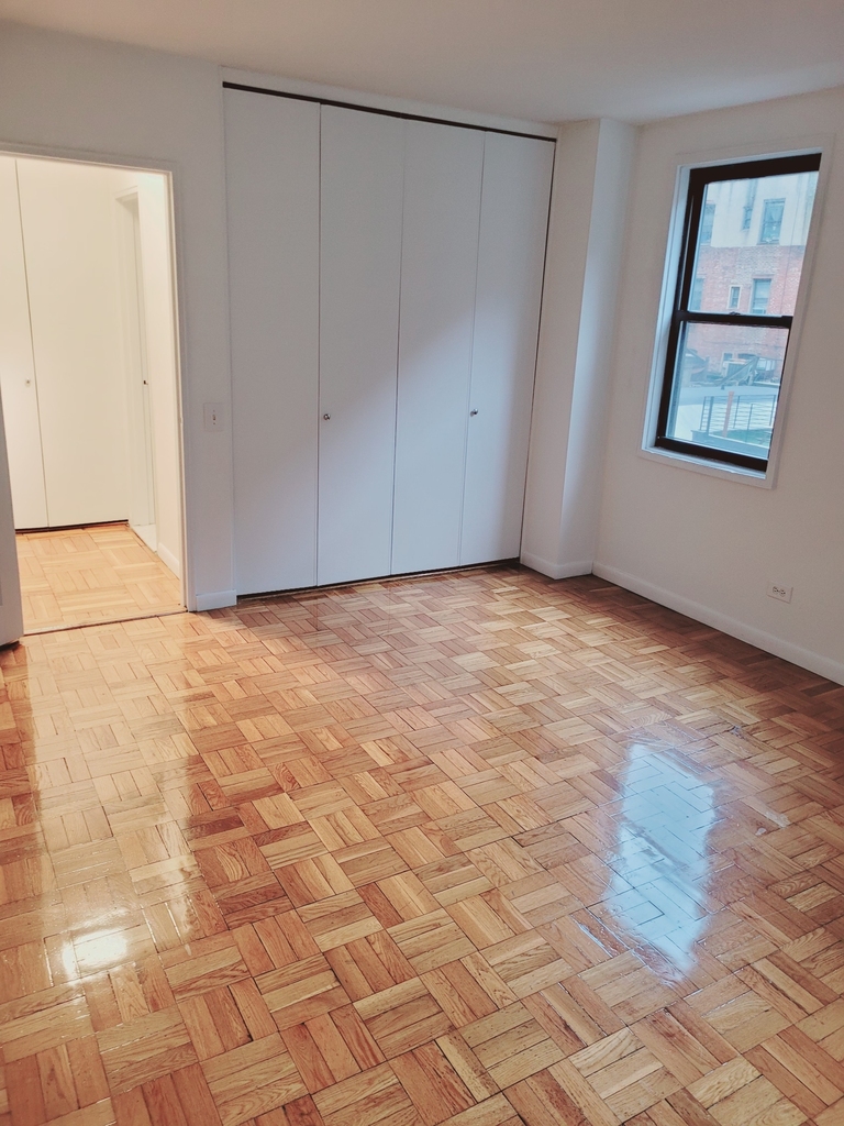 150 East 18th Street - Photo 5