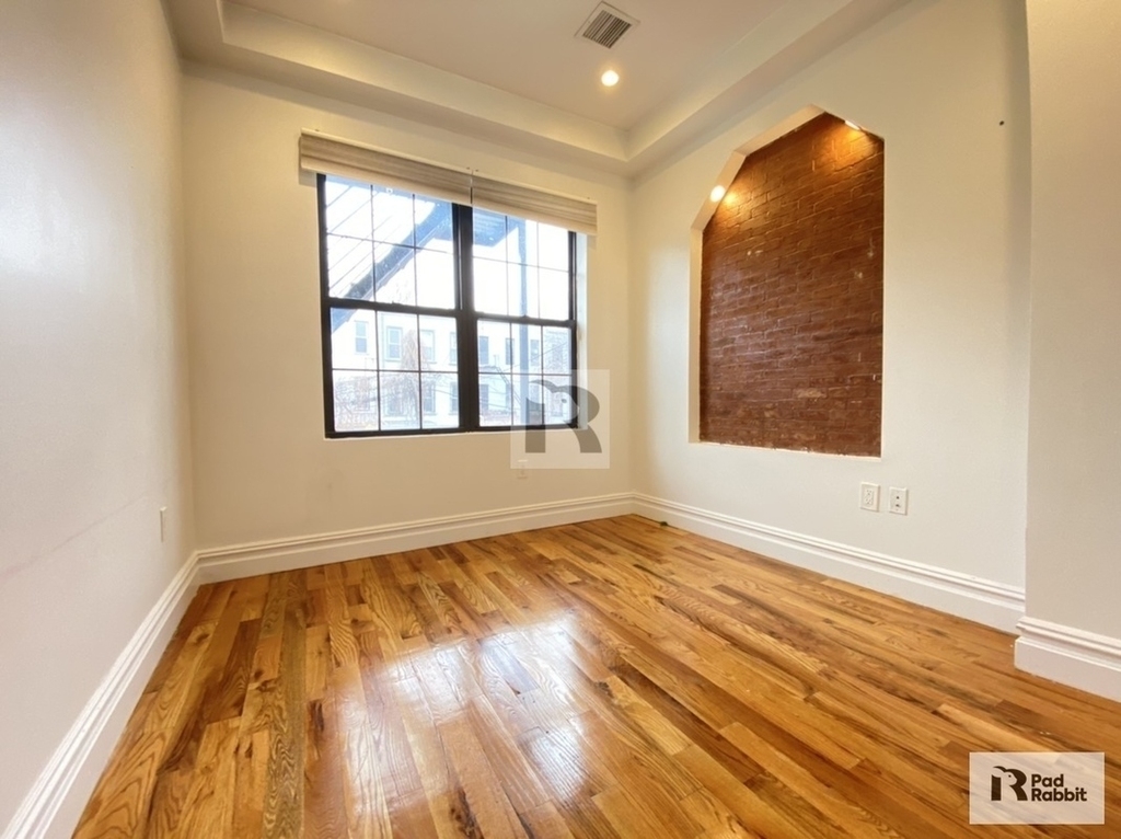 1205 Jefferson Avenue - Photo 2