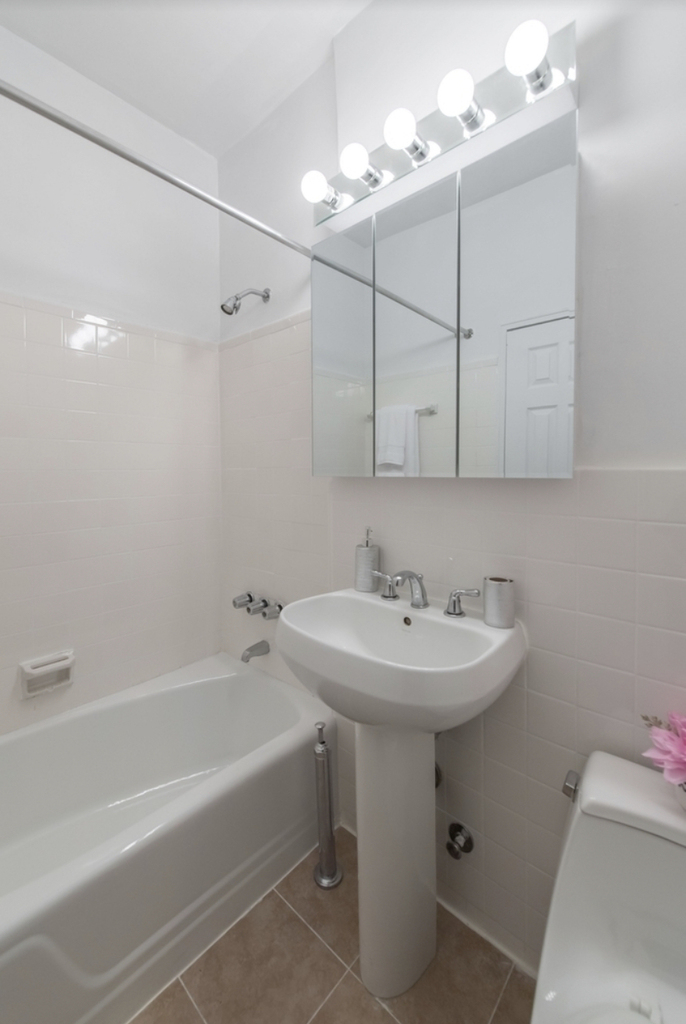 420 East 80th Street - Photo 5