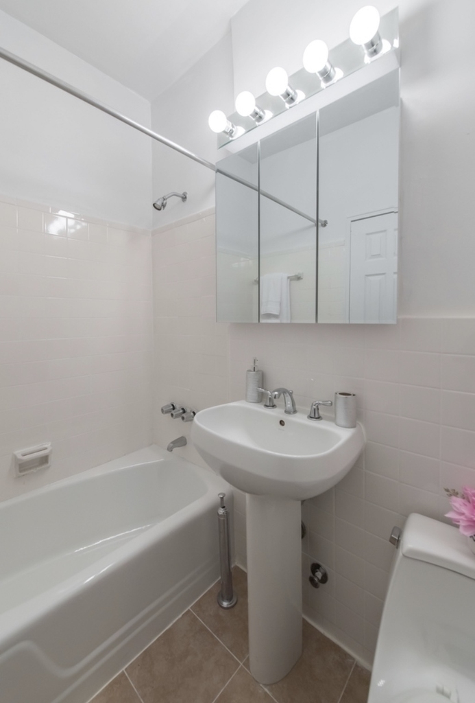 420 East 80th Street - Photo 5