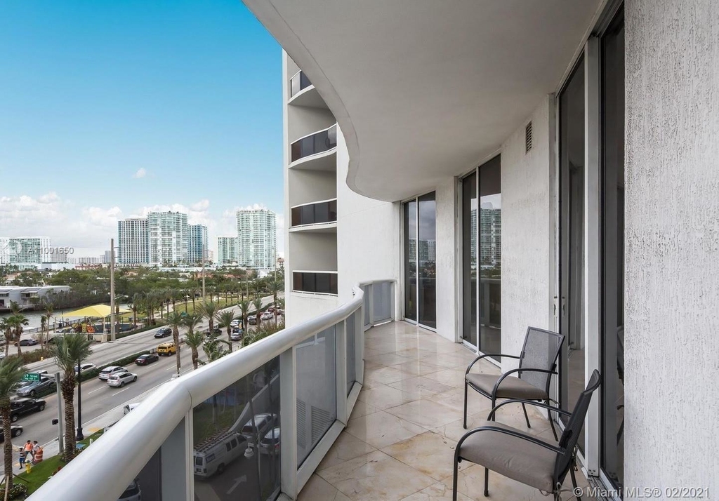 15901 Collins Ave - Photo 1