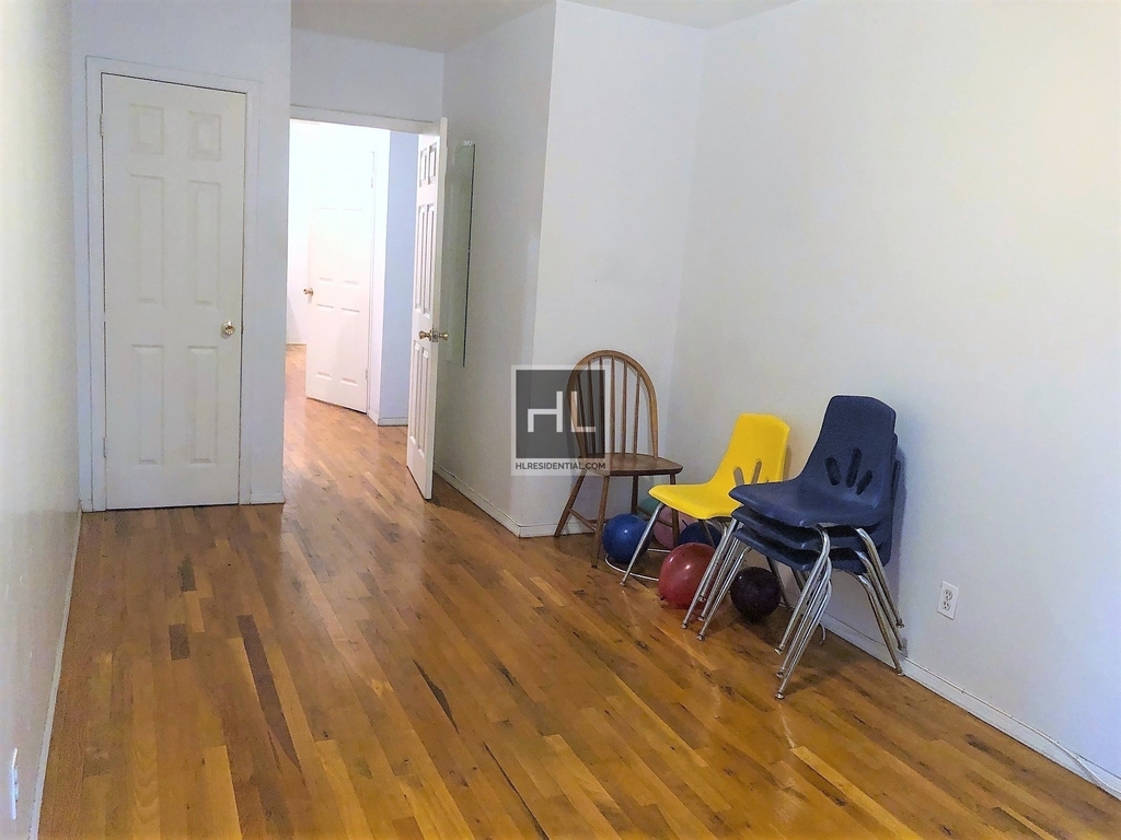 272 Willoughby Ave - Photo 4