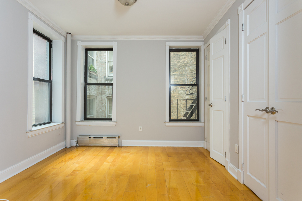 Bedford Street at Christopher - Photo 1