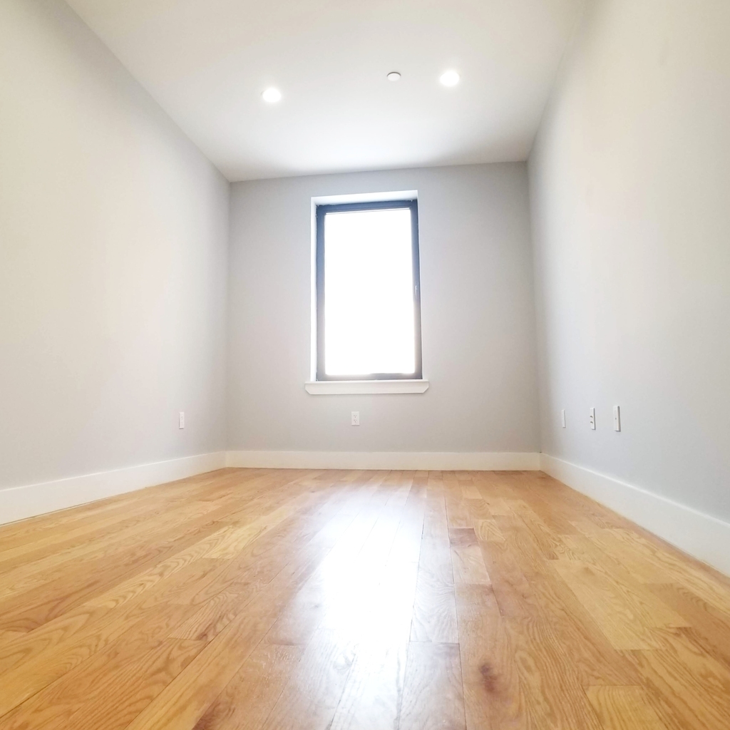 971 Lafayette Avenue - Photo 4