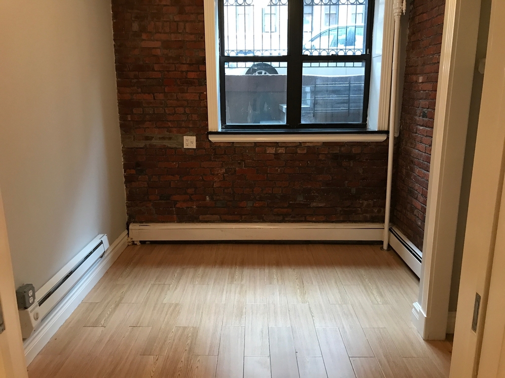 208 East 25th Street - Photo 2