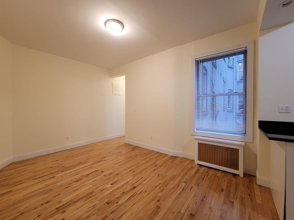 408 West 48th Street - Photo 2