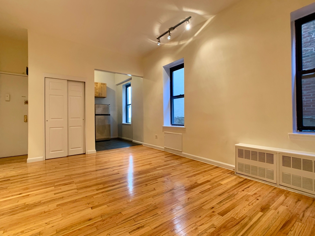 410 East 89th Street - Photo 6