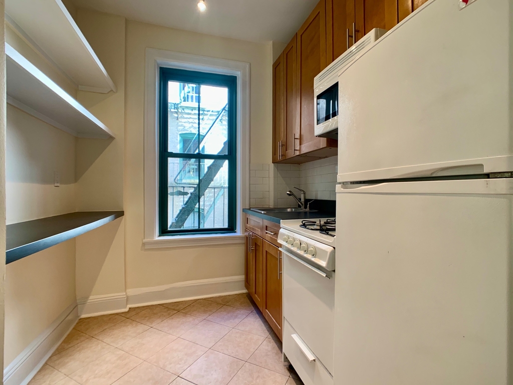 516 East 79th Street - Photo 3