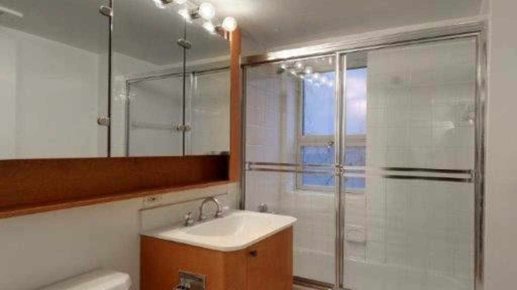 363 W 30th St - Photo 2