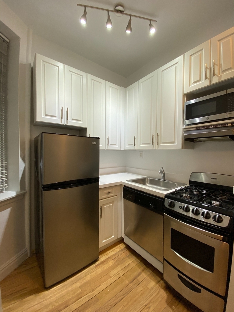 240 East 83rd Street - Photo 6