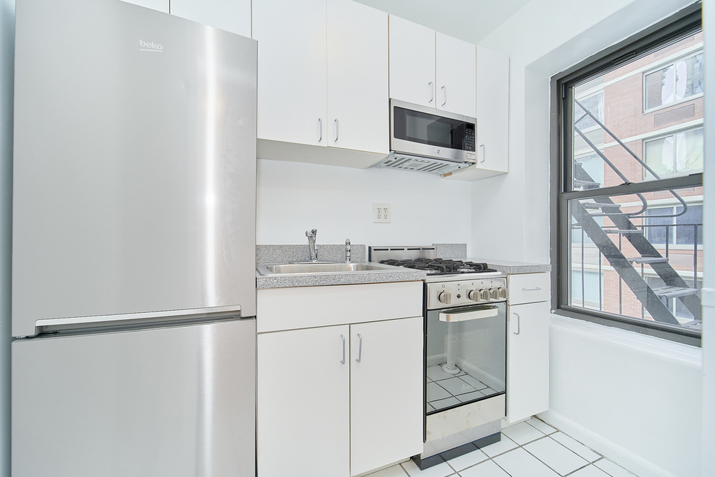 124 East 24th Street - Photo 4