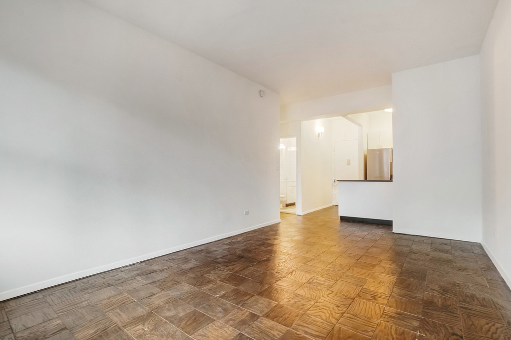 235 West 22nd Street - Photo 3