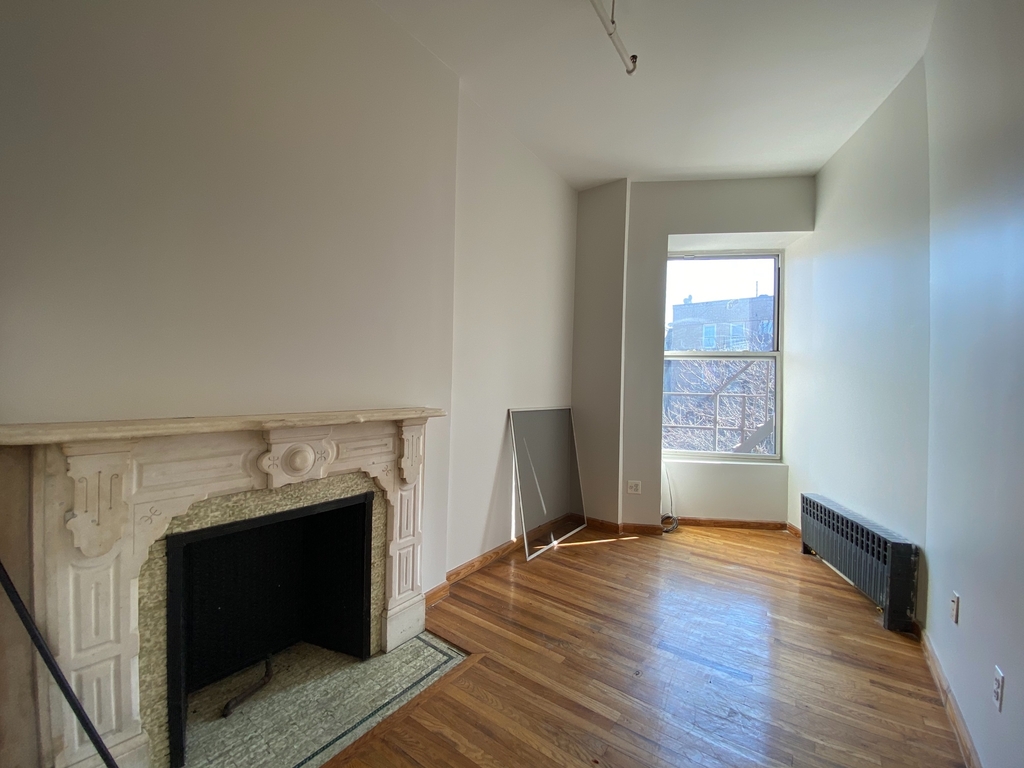 1119 Bergen Street - Photo 4