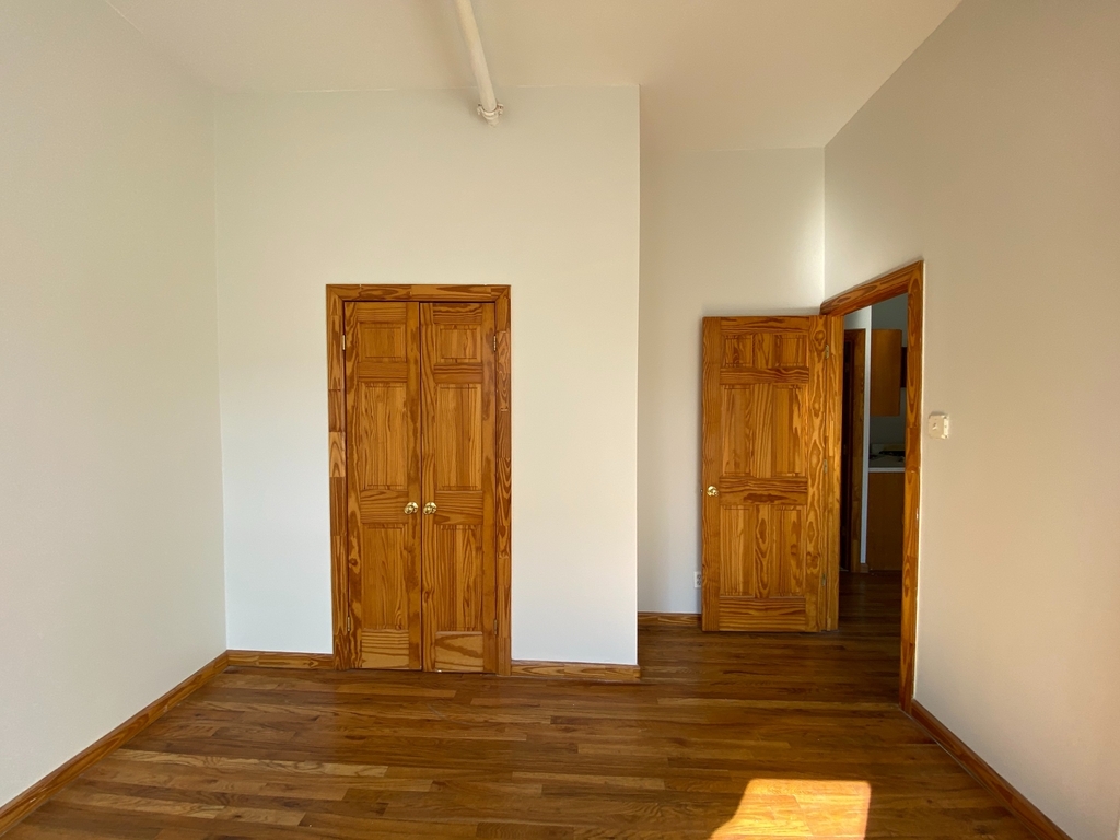 1119 Bergen Street - Photo 2