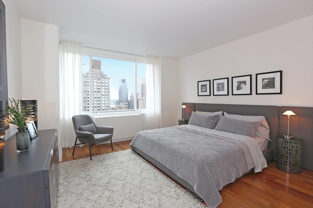 175 West 60th Street - Photo 1