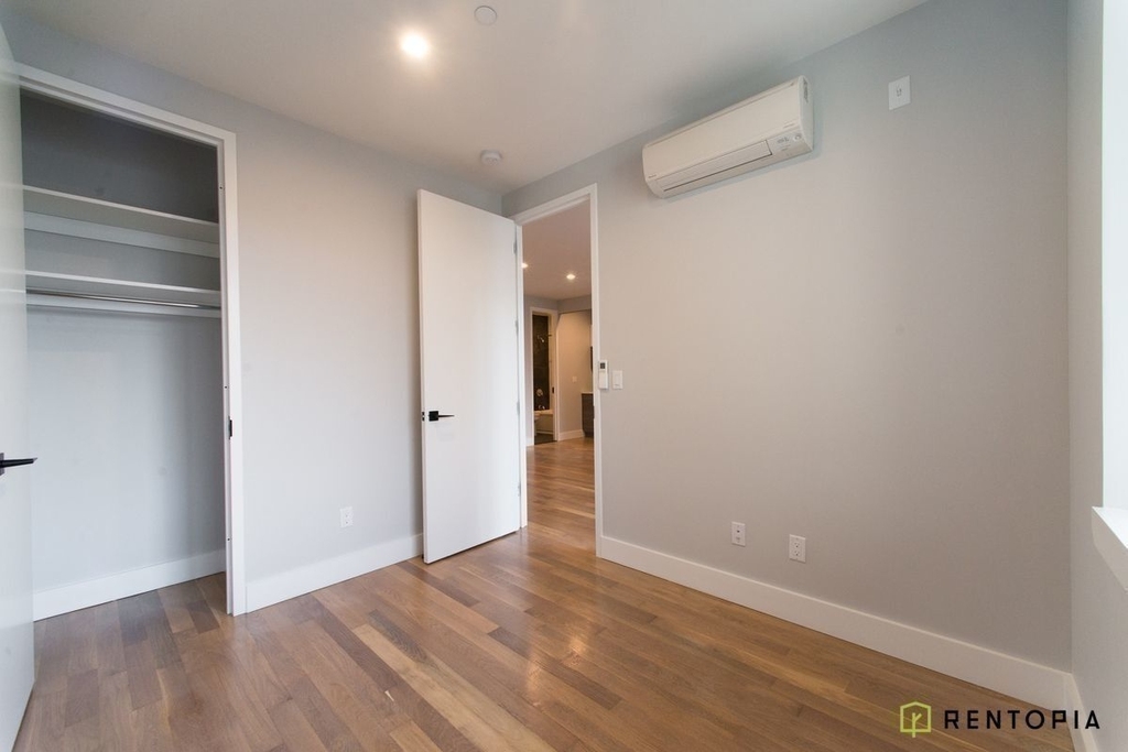 743 Lafayette Avenue - Photo 4