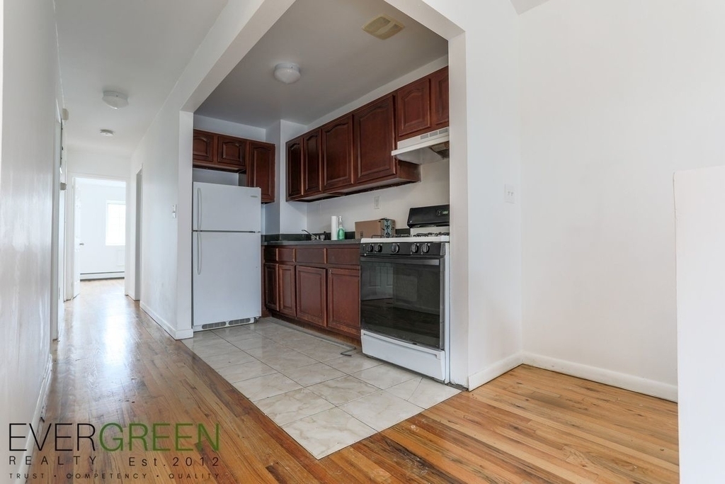 968 Myrtle Avenue - Photo 1