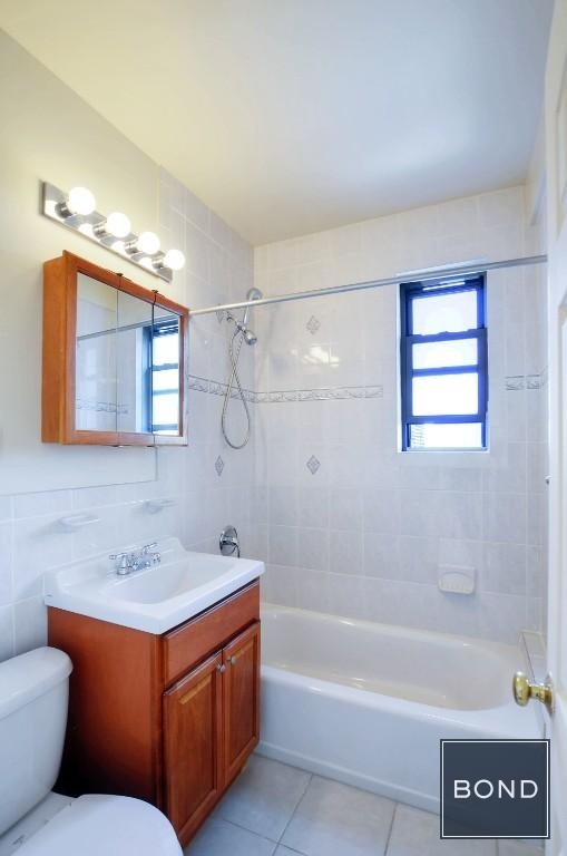 301 East 38th Street - Photo 5