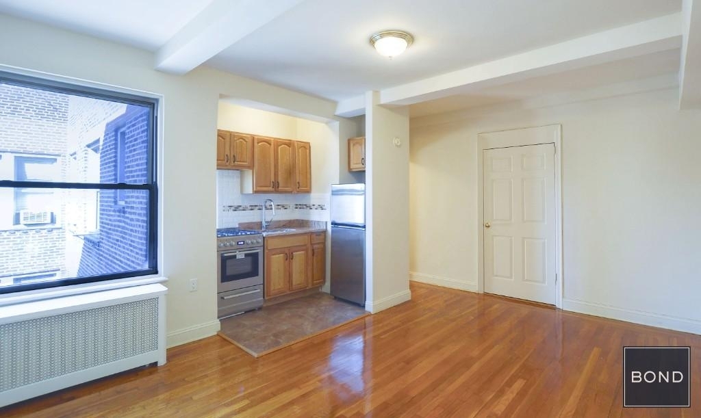 301 East 38th Street - Photo 1