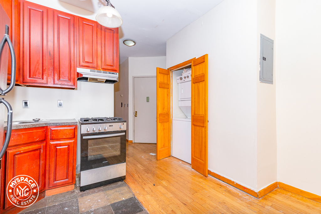 135 Rogers Avenue - Photo 5