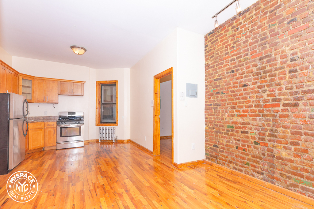 126 Graham Ave - Photo 4