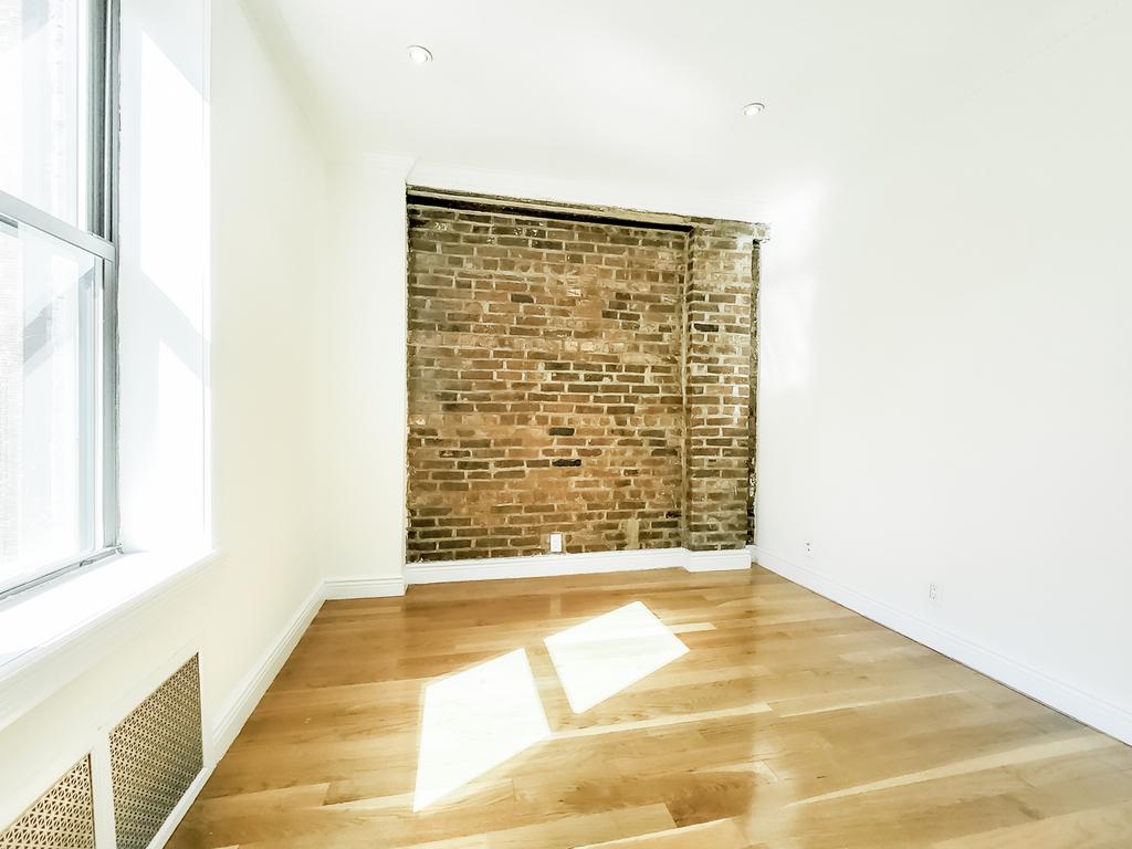 244 East 78th Street - Photo 4