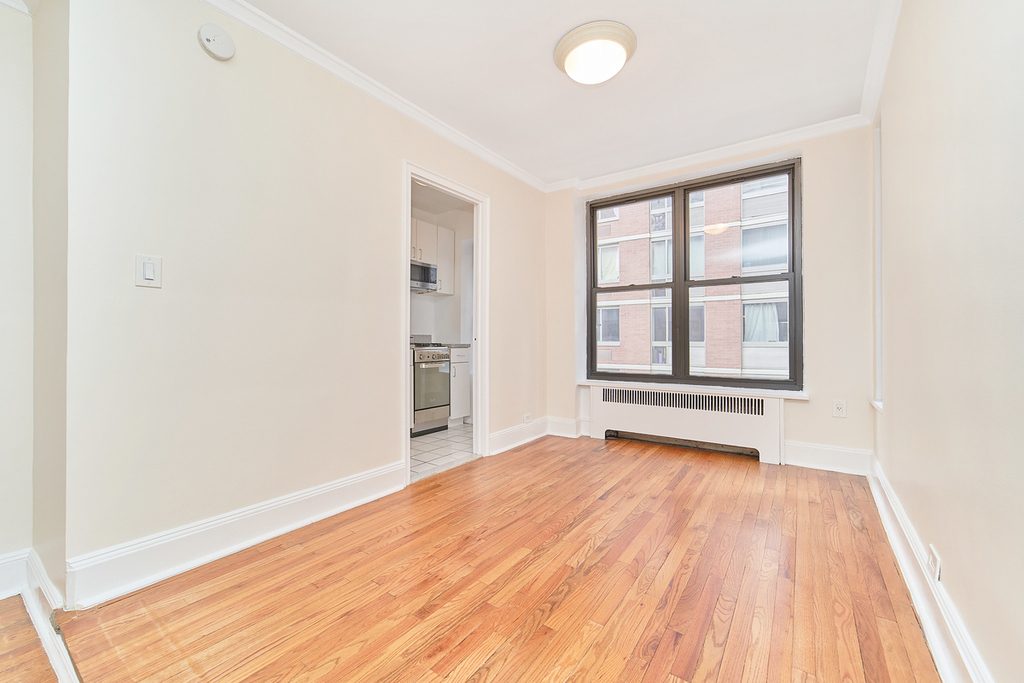 124 East 24th Street - Photo 2