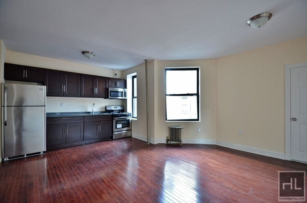 West 161 Street - Photo 6