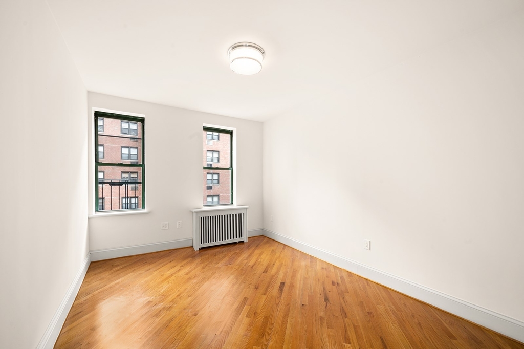 226 East 70th Street - Photo 3