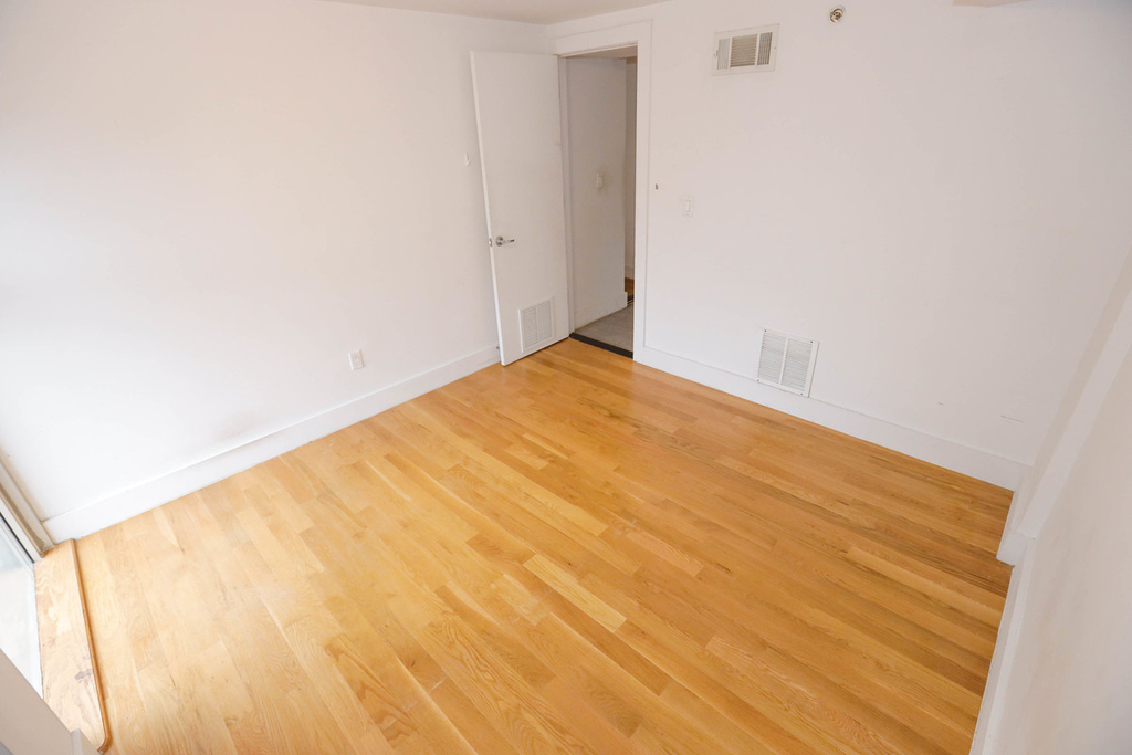 142 Dupont Street - Photo 5