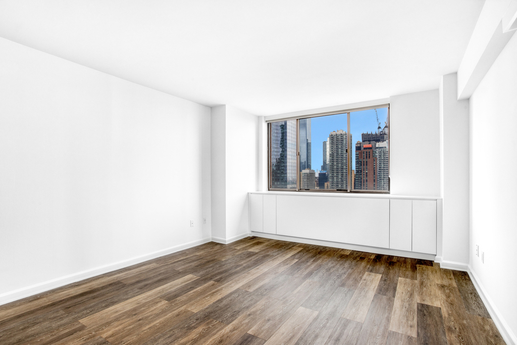 520 West 43rd Street - Photo 1